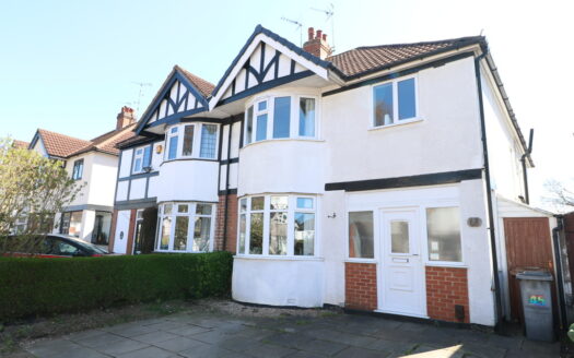 Sandy Hill Road, Shirley